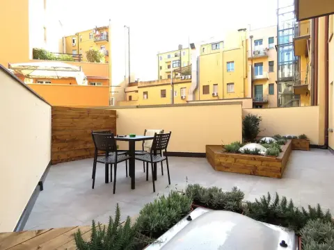 8 Colonne Apartments - Photo 1