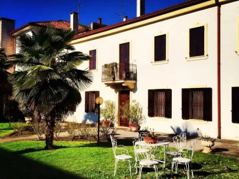 A Villa Esperia Bed and Breakfast - Photo 1
