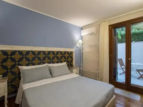 Al KamarTaj - Photo 1