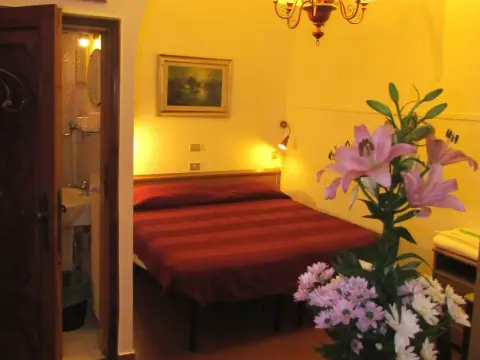 Althea Rooms - Photo 2