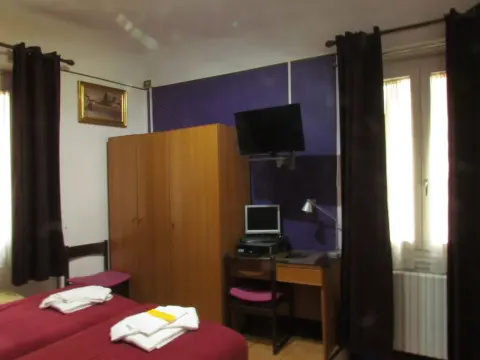 Althea Rooms - Photo 4