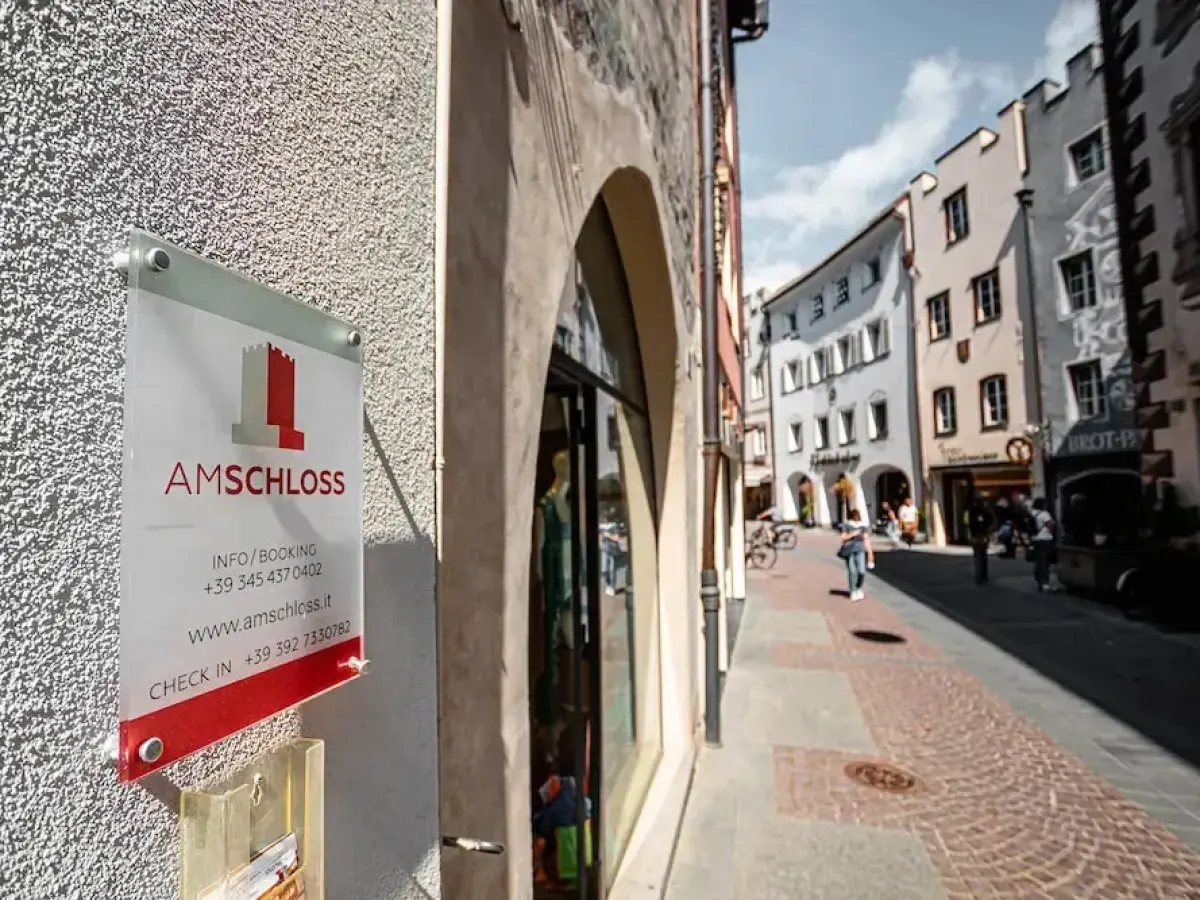 Am Schloss Guest House