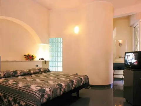 Hotel Amba - Photo 3