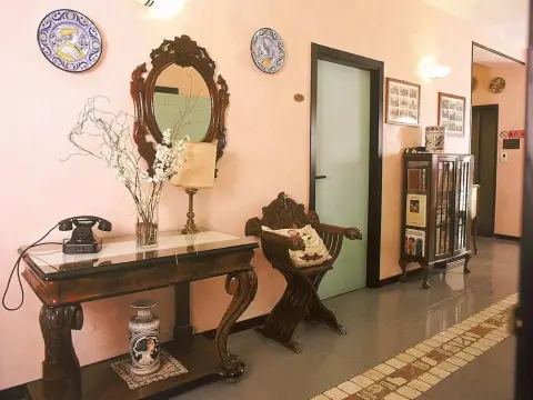 Hotel Amba - Photo 2