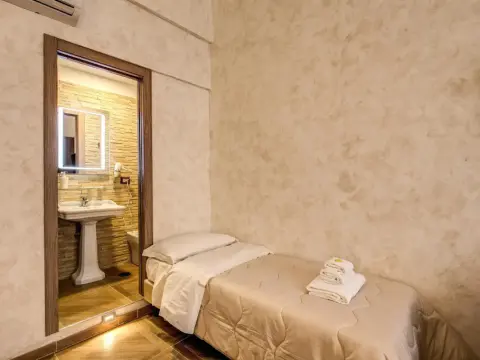 Amici Guesthouse - Photo 4