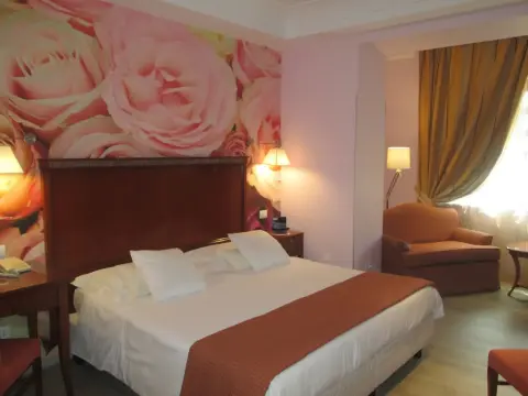 Andris Hotel - Photo 2