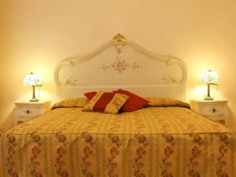 Angeles Inn - Photo 2