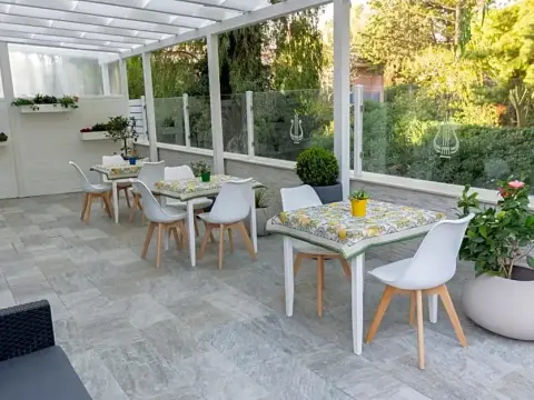 Apollo Bed & Breakfast - Photo 2