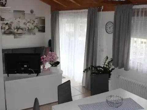 Night And Day 3 - Photo 2