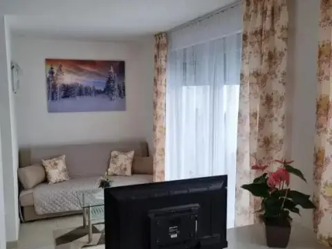 Night And Day 3 - Photo 3