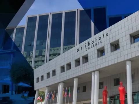 Ariha Hotel Cosenza - Photo 1