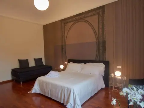 Artistic Charming House - Photo 2