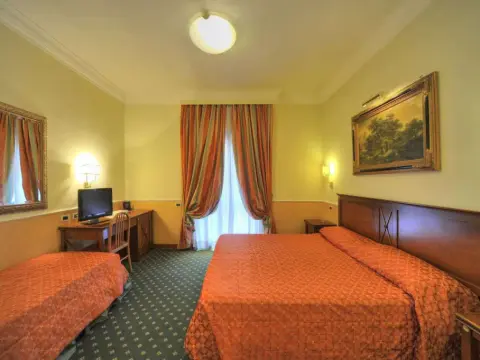 Aurora Garden Hotel - Photo 4