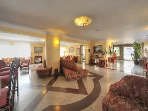 Aurora Garden Hotel - Photo 2