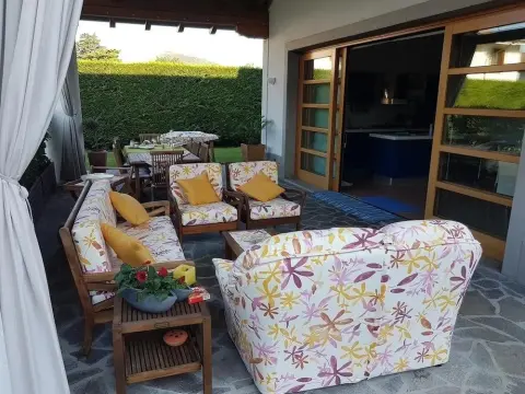 B&B Apricot - Photo 1