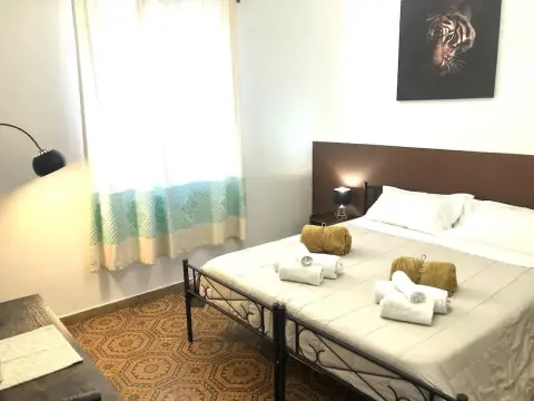 Bb Chic Room With Shared Bathroom in the City - фото 1