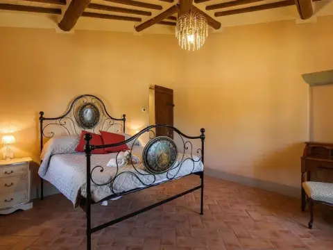 Beautiful Country House Villa Mezzavia With Private Pool in Costiglion Fiorentin - Photo 3