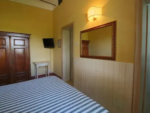 Beautiful Farmhouse in San Gimignano With Pool - Photo 3