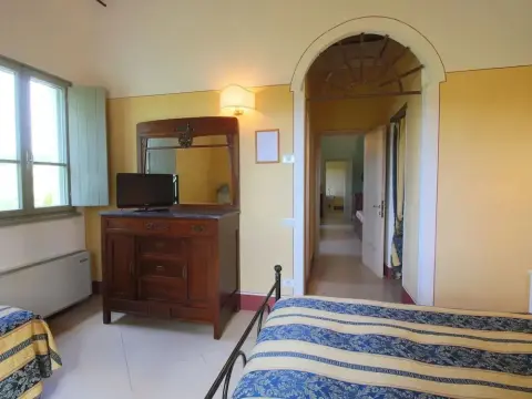Beautiful Farmhouse in San Gimignano With Pool - Photo 4