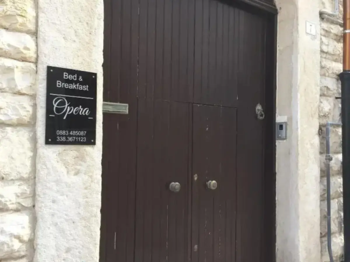 Bed & Breakfast Opera