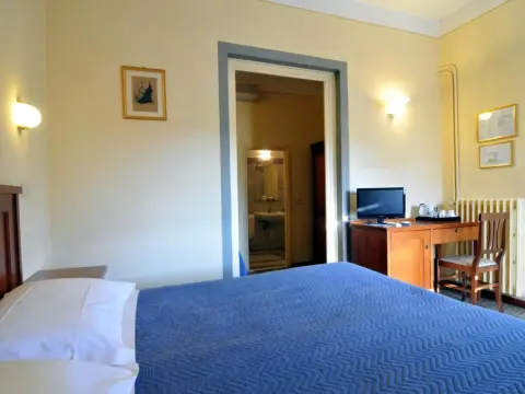 Bellevue House - Photo 3