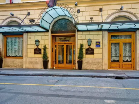 Best Western Hotel Mondial - Photo 1