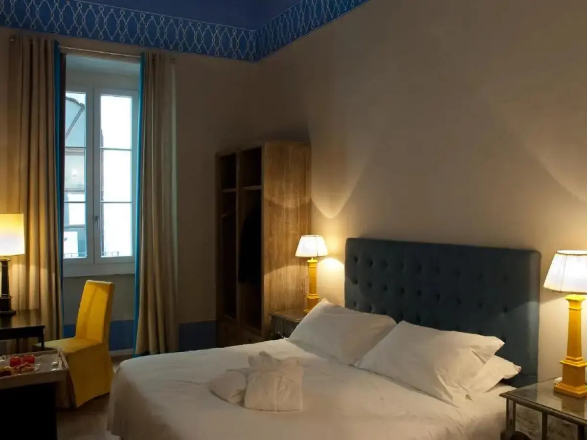Black 5 Florence Suite