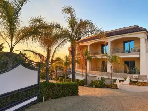 Blu Tropical Resort - Photo 1