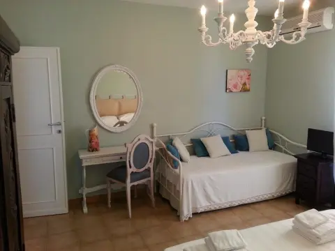 Blue Dolphin Bed and Breakfast - Photo 2
