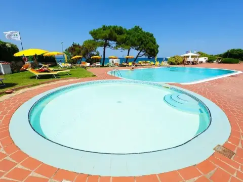 Bungalow Club Village - Photo 4