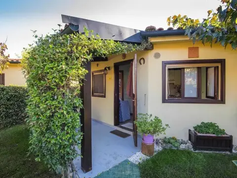 Bungalow in Riotorto Near sea Beach - Photo 1