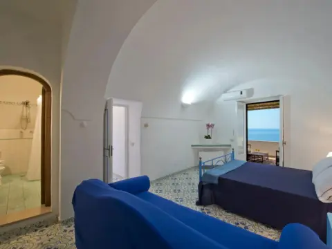 Casa Sunset - Panoramic Terrace Overlooking Positano and Capri - Photo 4