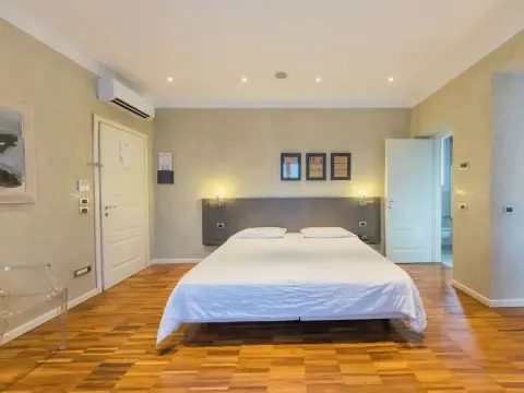 Century Hotel - Photo 4