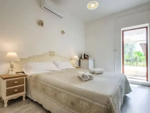 Charming Hideaway - Photo 3