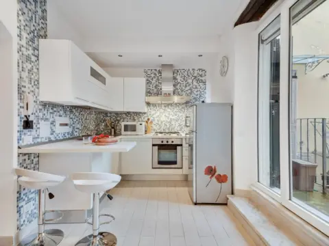 Coverciano Modern Apartment with Patio! - Photo 2