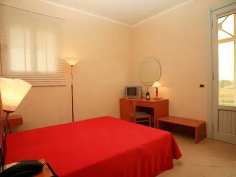 Crystal Palace - Photo 3