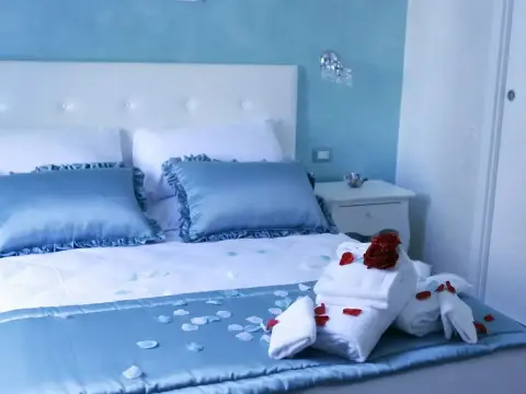 Crystal Rhome Guest House - Photo 3