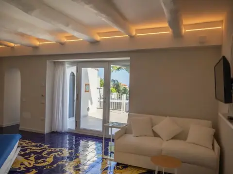 Decori Suites Amalfi Coast - Photo 4