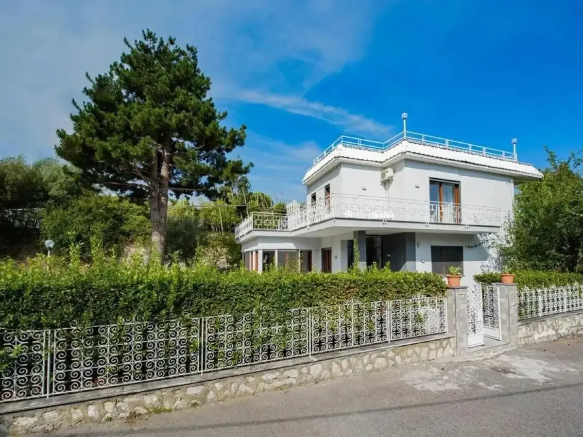 Estate4home - Villa Louise