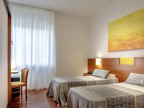 Euro Hotel - Photo 2