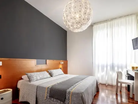 Euro Hotel - Photo 3