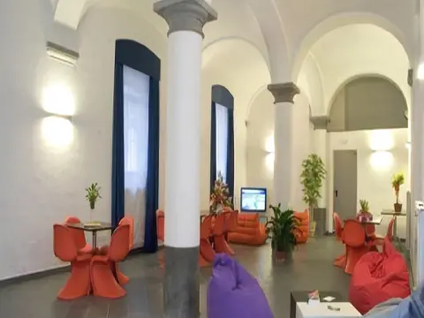 Fabric Hostel & Club - Photo 2