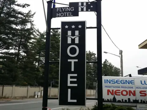 Flying Hotel - Photo 1