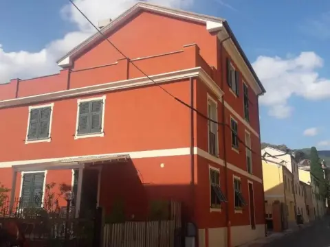 Gloria House - Photo 1