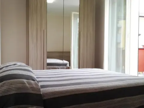 Gloria House - Photo 2