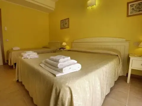 Hotel Alessandra - Photo 2