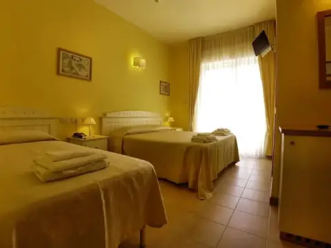 Hotel Alessandra - Photo 3