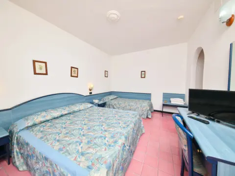 Hotel Antares - Photo 3