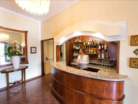 Hotel Aquila - Photo 2