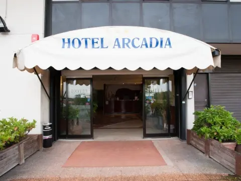 Hotel Arcadia - Photo 1